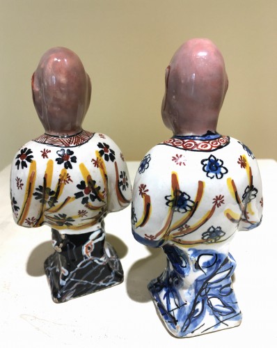 Deux statuettes de Chinois en faïence de Delft - Céramiques, Porcelaines Style 