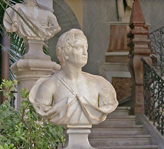 Palais Gangi - Bustes en marbre