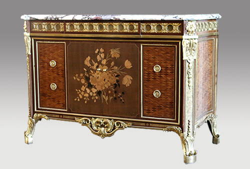 Commode à rideaux de J.H Reisener